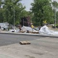 Jak vetar u Beogradu srušio deo šatora ispred Doma Narodne skupštine
