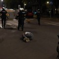 Demonstranti gađali žandarmeriju na Novom Beogradu, ispaljen suzavac (VIDEO)