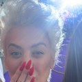 Dušica Jakovljević u društvu Mitrovića: Željko i Milica u belom, a voditeljka nosi Fendi torbu: Sve gori pred ulazak u "Elitu…