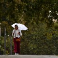Облачно са слабом кишом, увече разведравање