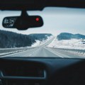 Sneg i led se vraćaju na puteve: Ovo su najvažniji saveti za bezbednu vožnju zimi