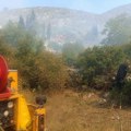 Deo požara u trebinjskim selima približio se putu, vatrogasci na terenu