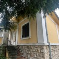 Kuća našeg omiljenog glumca na Senjaku se raspada Razvaljena vrata i prozori, lusteri se jedva drže na kablovima - svi se…