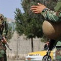„Zapad je u slobodnom padu, autoritarizam i varvarstvo sasvim su realne budućnosti“: Oven Džons analizira za Gardijan