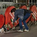 Novosađani komemorativnom šetnjom obeležili 23 meseca od pada nadstrešnice u Novom Sadu