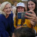 Anketa: Le Pen i dalje u velikoj prednosti u prvom krugu predsedničkih izbora