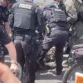 Može da ostane bez noge Pojavio se snimak drame u Denveru, Jokićevo vozilo pregazilo policajca (video)