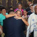 Oženio SE DARKO LAZIĆ! Sveštenik dočekao mladence ispred crkve - isplivale slike prvog poljupca u prepunoj crkvi!