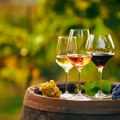 Pad ispijanja vina tera australijske farmere da uništavaju milione čokota vinove loze zbog viškova