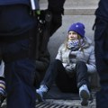 Policija odvukla Gretu Tunberg sa ulaza u švedski parlament