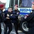 Demonstranti koji zahtevaju ostavku jermenskog premijera sukobili se sa policijom u Jerevanu