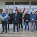 Poljoprivrednici i građani organizuju danas blokadu raskrsnice kod opštine u Kniću na magistralnom putu Kragujevac –…