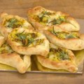 Recept za hrskavo pecivo punjeno aromatičnom piletinom i krompirom