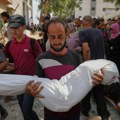Izraelske snage danas ubile 25 Palestinaca širom Pojasa Gaze: Od gladi umrlo još 11 ljudi