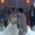 Oženio se Marko Janketić: Mlada kao princeza blista u beloj venčanici, a glumac elegantan: Prvi ples je čista romantika, a evo…