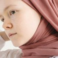 Devojčice više ne smeju da nose marame u školama Austrija prati primer Francuske kazne za roditelje i do 1.000 evra