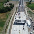 Hitno upozorenje puteva Srbije: Moguć kolaps na autoputu Miloš Veliki, kamion u kvaru blokirao voznu traku (foto)