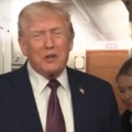(Video) "uhvatiću se za nešto, ali ne Kerolajn": Trampov avion upao u turbulencije, onda je izgovorio rečenicu koja je sve…