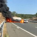 Zapalio se automobil na auto-putu Miloš Veliki: Ekipe odmah izašle na teren