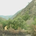 "Kao da se vulkan otvorio": Građani ručno gasili požar kod tvrđave Maglič, stavili ga pod kontrolu