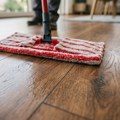 Ova sredstva za čišćenje mogu da unište laminat - a mnogi ih svakodnevno koriste