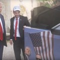 Трамп нема ништа против да Кина производи аутомобиле у САД