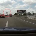 Automobilska guma kao da je pala s neba Neverovatan snimak sa srpskog auto-puta (video)