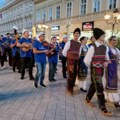 Fijakeri, folkloraši i tamburaši U centru novog sada Počeo 16. Svetski „Tamburica fest"