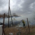 Gori divlja deponije u Beloševcu, sedam vatrogasaca na terenu