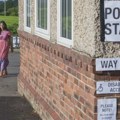 Izbori u Velikoj Britaniji i Severnoj Irskoj: Otvorena biračka mesta