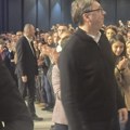 Gromoglasan aplauz: Ovako su dočekali predsednika Vučića (video)