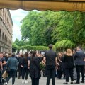 Sahrana naše poznate glumice (61) Milica Milša se pridržava za sina, bolne scene na Novom groblju