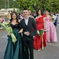 Ugljevikom prošetali maturanti: Defile mladosti i lepote