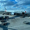 Stjuardi i stjuardese Ameriken Erlajnsa morali da spavaju na aerodromu: Kompanija zaboravila da obezbedi hotel