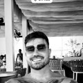 Mc Stojan u novoj kući na Kipru slavi sa partnerkom Krije je od očiju javnosti, a sad objavio njenu fotku - Imaju veliki povod…