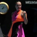 Iva ispustila tri meč lopte i ispala – Sabalenka kao „brzi voz“