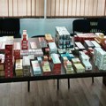Nedozvoljena trgovina proizvodima bez oznake porekla i akciznih markica: Zaplenjeno 2.392 paklice cigareta! (foto)