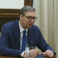 "Zdravstvo uništeno, a Vučić reaguje tek kad mu to kaže baka"