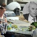 Mala Cana za svoj rođendan sama na groblju: Neutešna udovica Andrije Bajića svoj poseban dan posvetila njemu (foto, video)
