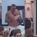 Odabran prvi vođa u eliti 10: 55 takmičara donelo odluku, on je dobio najviše glasova