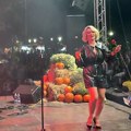 Goca Tržan zapalila Kikindu: Pevačica u crnom kožnom kombinezonu raspametila izgledom, a publika nije htela da je pusti kući…