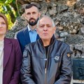 Odbornici Kreni-Promeni uklonili ogradu u Pionirskom parku i položili venac kod osmatračnice sa Kajmakčalana