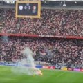 Haos na stadionu u amsterdamu Ajaksovi navijači izazvali incident; Meč prekinut u 56. minutu (video)