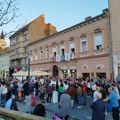 ВИДЕО Почео протест „Србија против насиља“ у Новом Саду: Окупљенима ће се обратити Биљана Стојковић и Мики Алексић