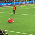 VIDEO Jedan igrač Zvezde se slomio, nije mogao da dođe sebi posle eliminacije: Redar ga gledao zbunjeno