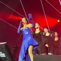 Vrtoglavo visoke štikle, rukavice i kožna plava haljina: Aleksandra Prijović se presvukla na koncertu u Zagrebu i grmi