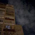 Osoba pokušava da skoči sa zgrade! Drama u Novom Sadu