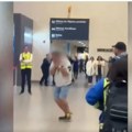 Haos na aerodromu! Balkanac polomio flašu i počeo da seče po vratu! (video)