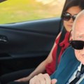 Profesor u 102. godini svaki dan vozi automobil: "Smanjio sam rizik od smrti za 75 odsto bez uzimanja tableta"