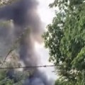 Veliki požar u Batajnici: Gori objekat površine 300 kvadrata u blizini vrtića, dim i vatra na sve strane: Na licu mesta…